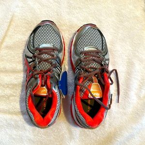 ASICS Gel-nimbus 15. Brand new, never worn comes with original box.